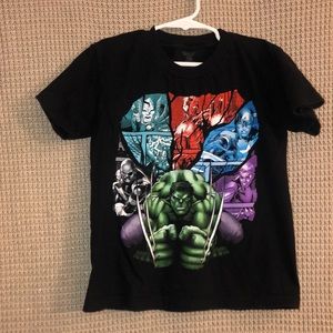 EUC BLACK AVENGERS TEE